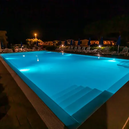 Limoneto Aparthotel 3*