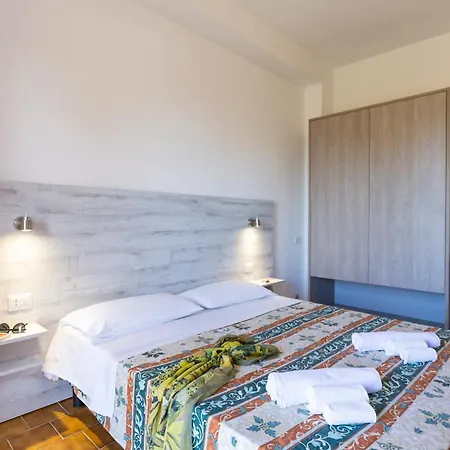 Limoneto Aparthotel 3*