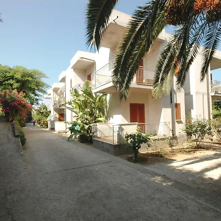 Apart-hotel Limoneto *