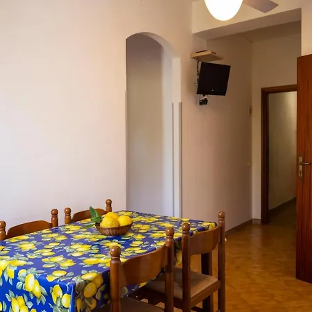 Limoneto Apartmanhotel *