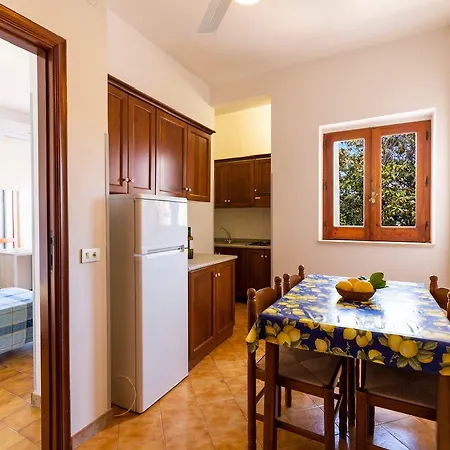 Limoneto Aparthotel *