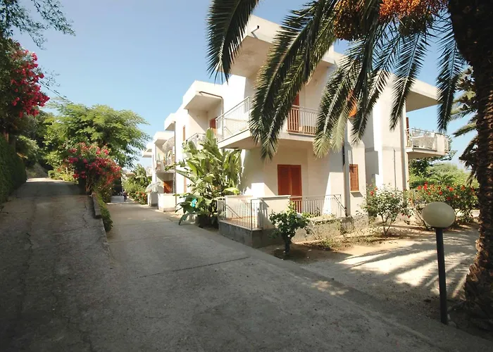 Apart-hotel Limoneto *